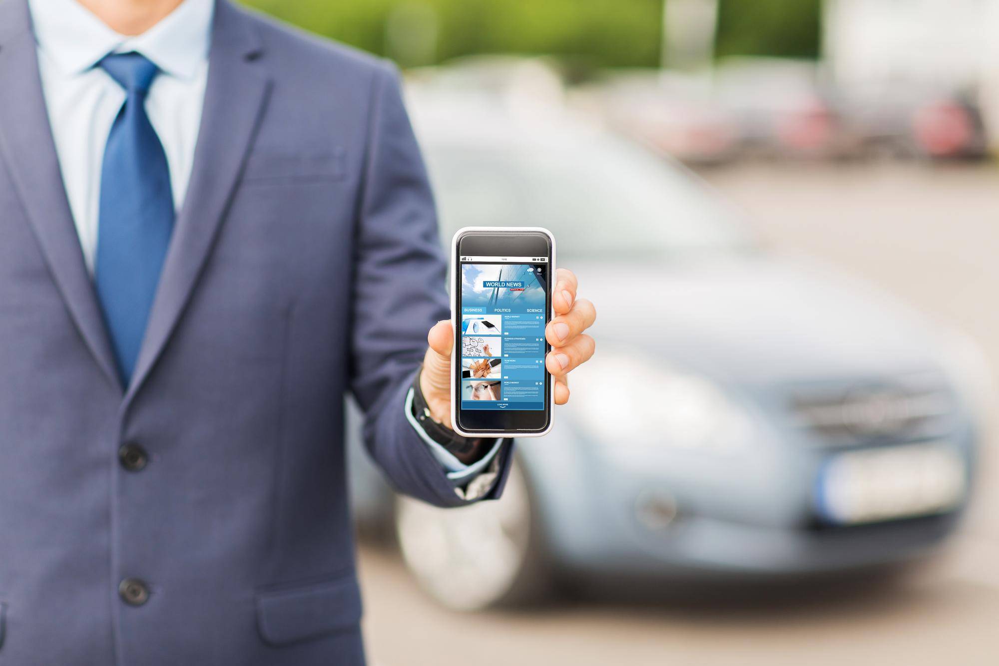 Jakie korzyści niesie inwestowanie w mobilną reklamę na autach?
