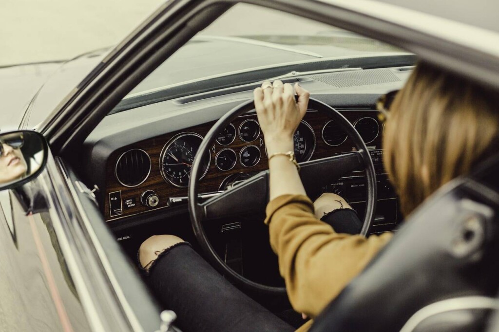 Ile kosztuje folia na całe auto i od czego zależy cena?