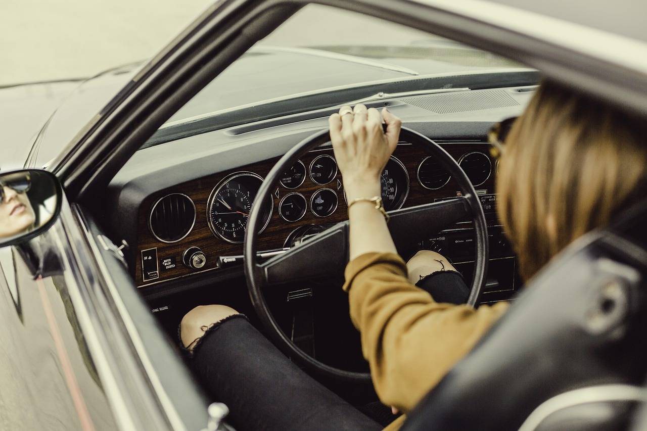 Ile kosztuje folia na całe auto i od czego zależy cena?